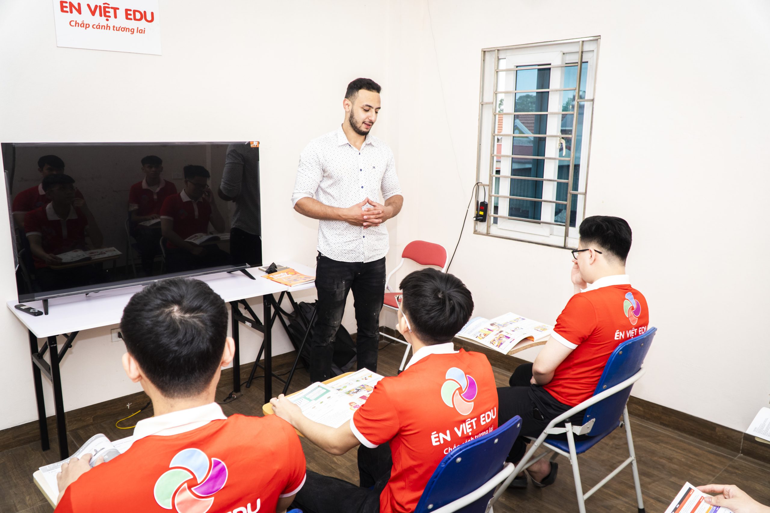 Chọn Trung Tâm Ngoại Ngữ Uy Tín: Bí Quyết Nâng Cao Kỹ Năng Ngôn Ngữ Nhanh Chóng